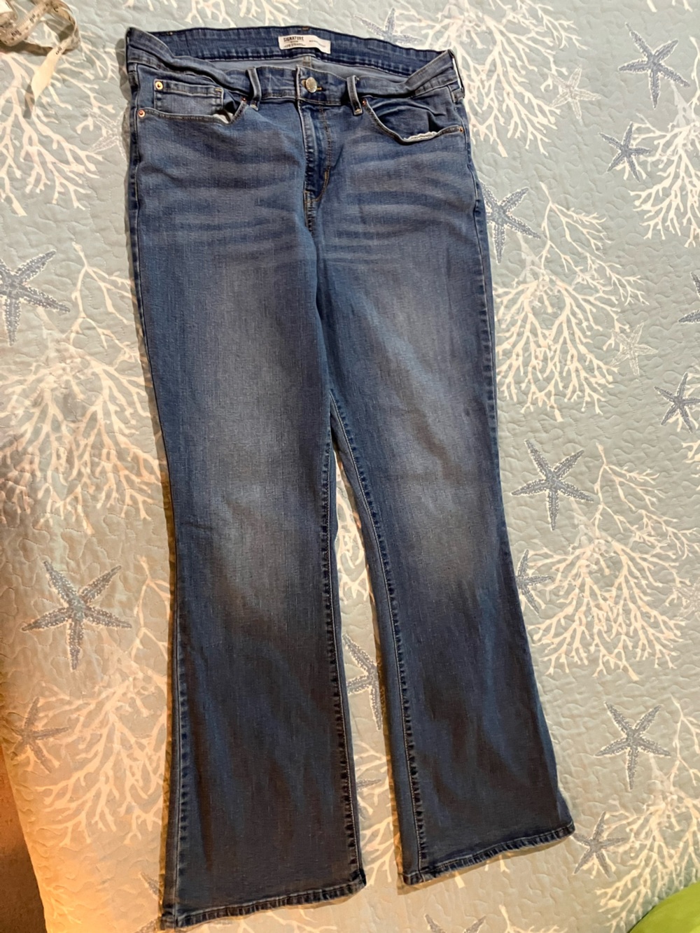 Signature by Levi Strauss 31” by 29.5”